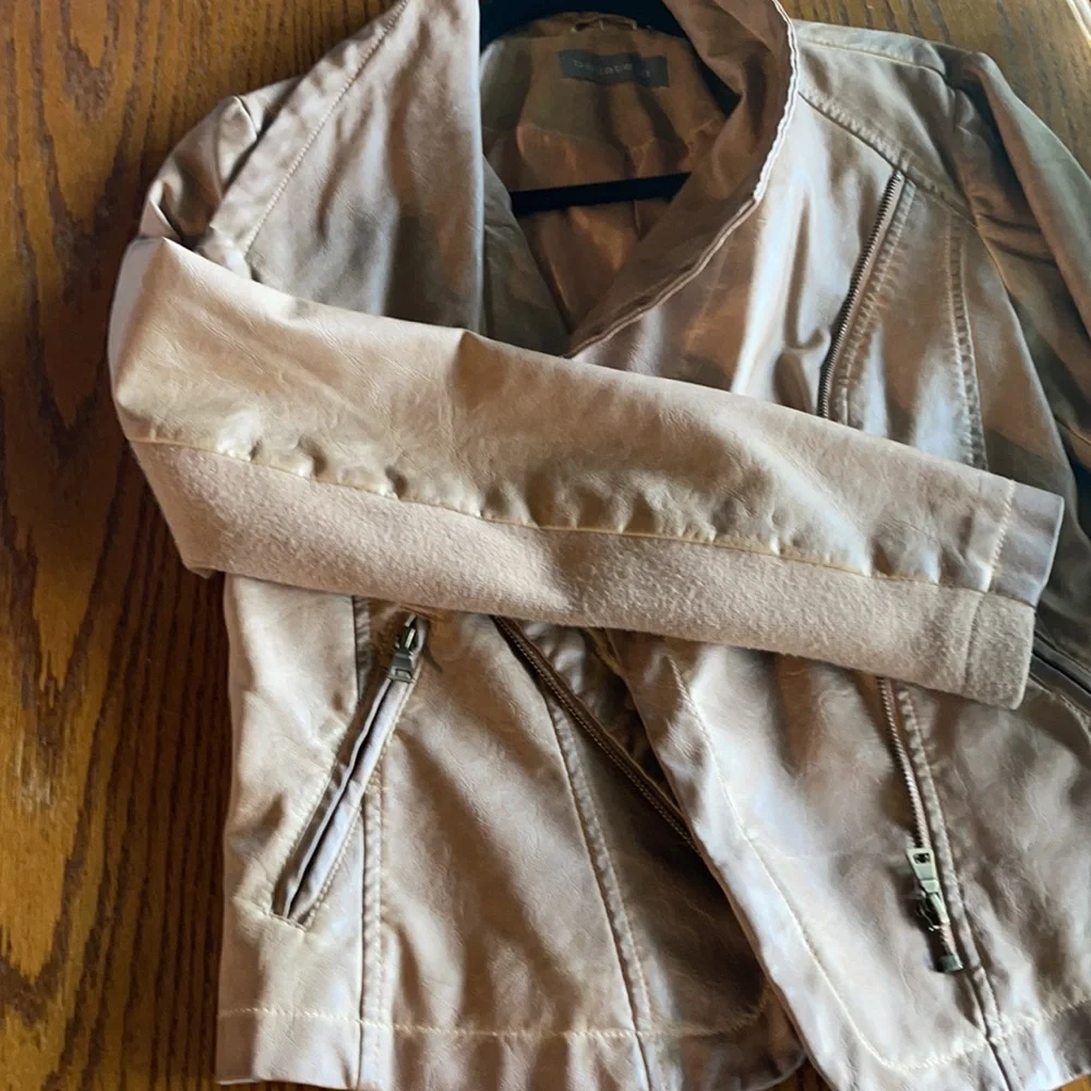 Used - Picture 2 of 7